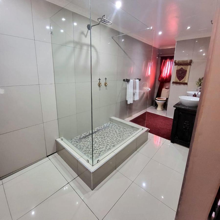 Excalibur Boutique Hotel Rustenburg Exteriér fotografie